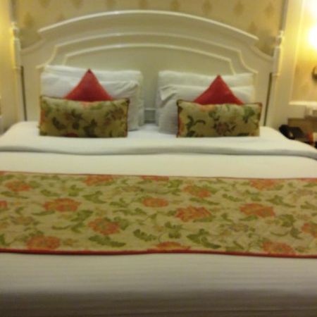 Hotel Bright Нью-Дели Экстерьер фото
