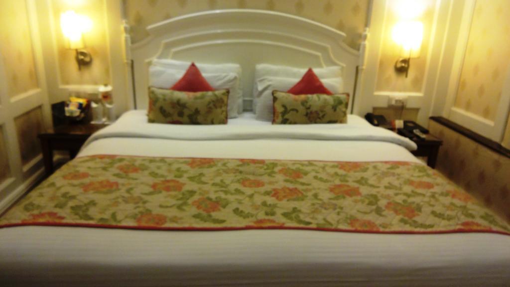Hotel Bright Нью-Дели Экстерьер фото