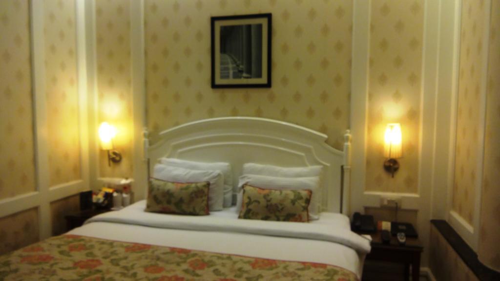 Hotel Bright Нью-Дели Экстерьер фото
