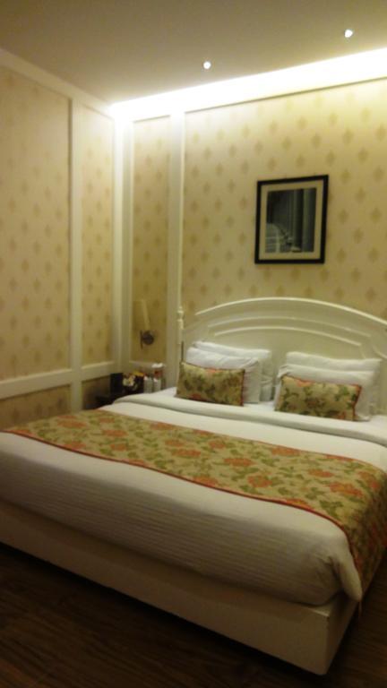 Hotel Bright Нью-Дели Экстерьер фото