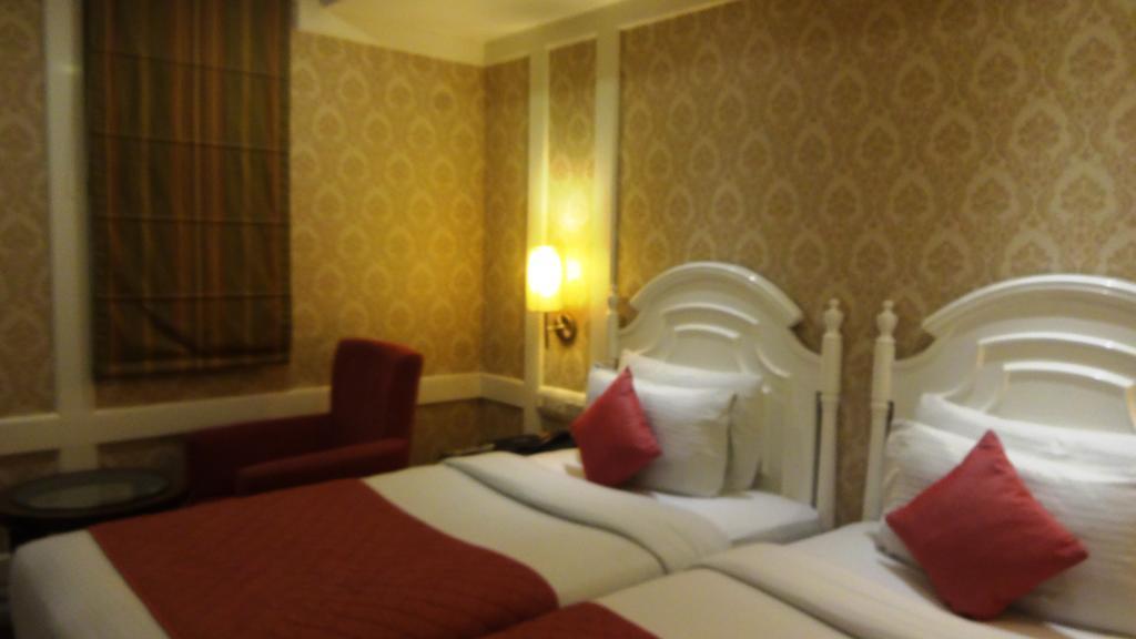 Hotel Bright Нью-Дели Экстерьер фото