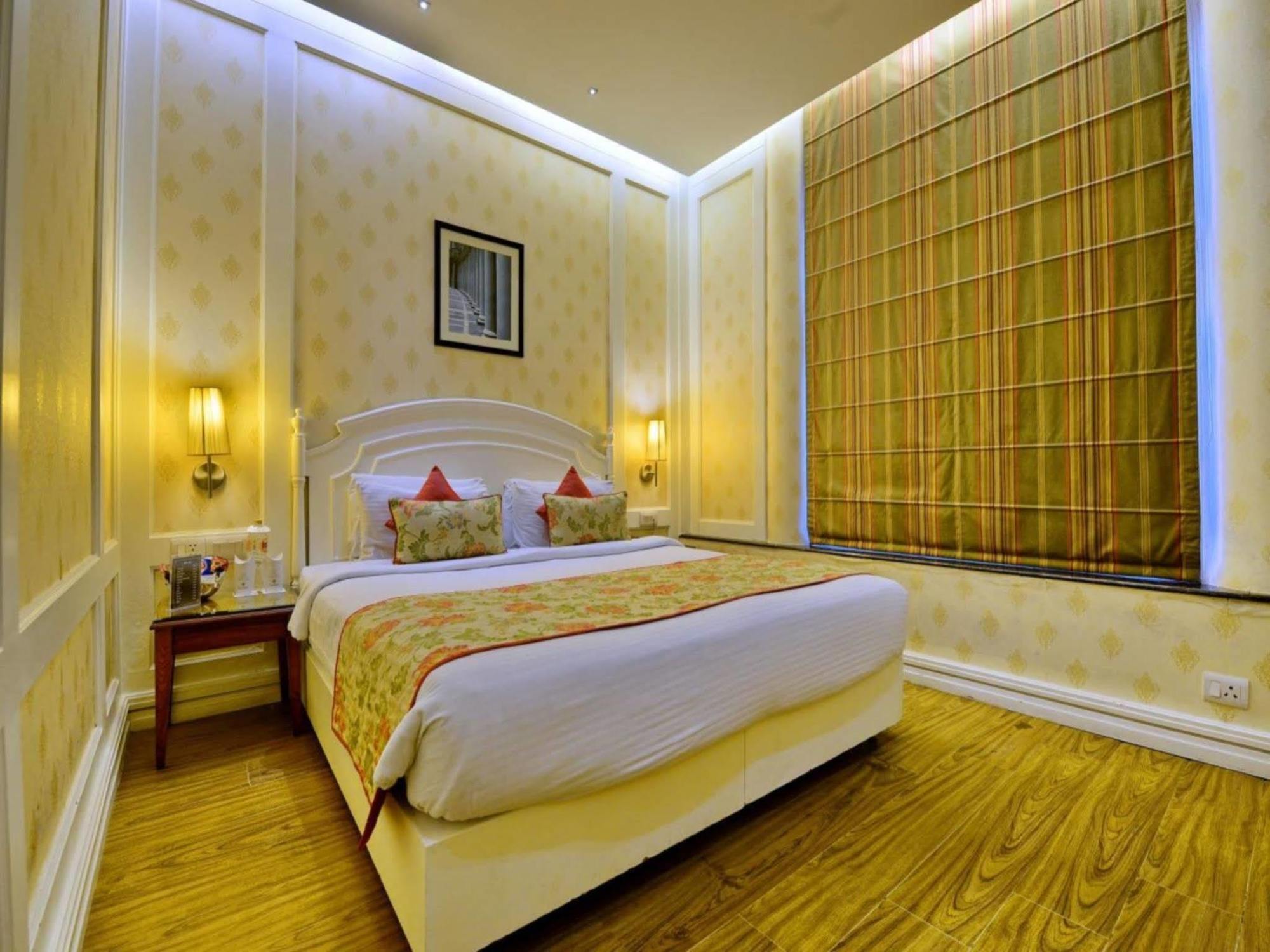Hotel Bright Нью-Дели Экстерьер фото