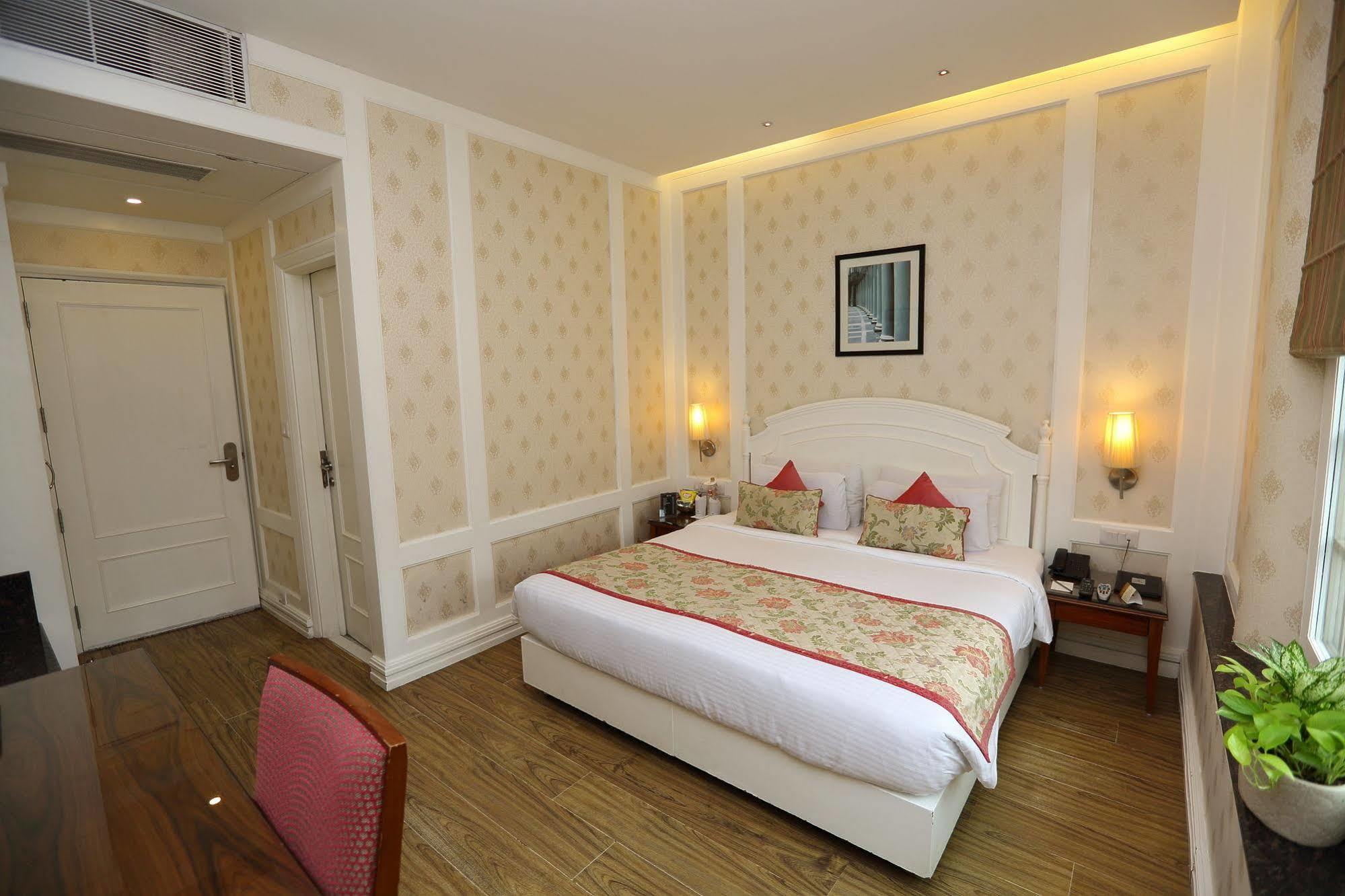 Hotel Bright Нью-Дели Экстерьер фото