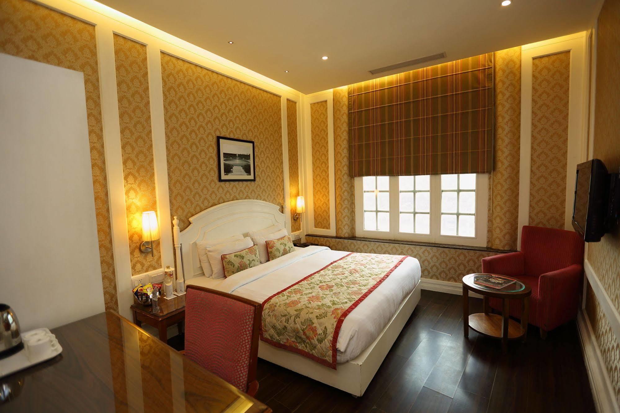 Hotel Bright Нью-Дели Экстерьер фото