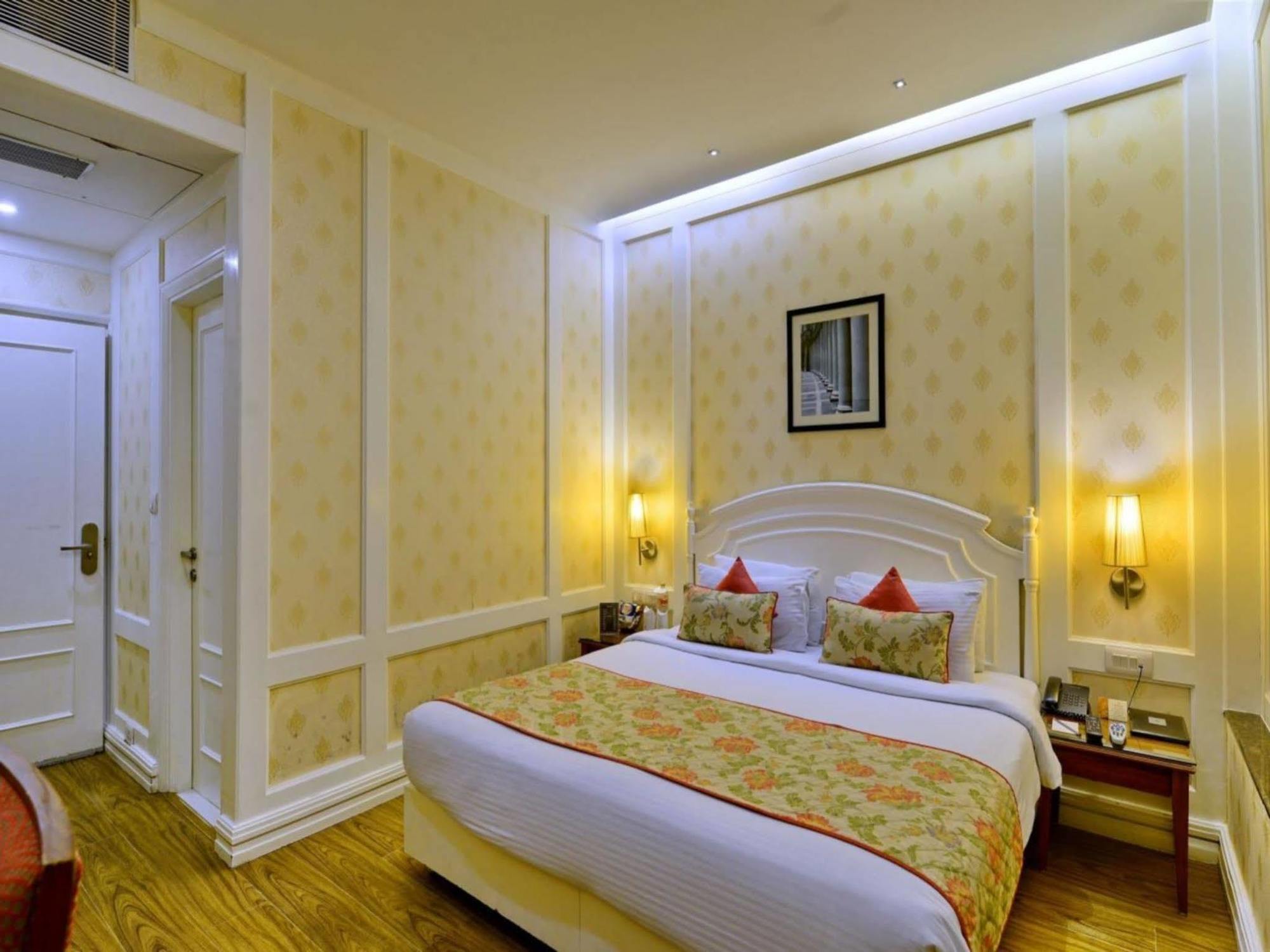 Hotel Bright Нью-Дели Экстерьер фото